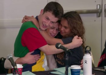 13 Reasons Why | Netflix divulga data de estreia da temporada final em vídeo emocionante com o elenco