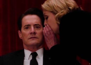 Pôster destaque de Laura contando um segredo a Cooper na 3ª temporada de Twin Peaks