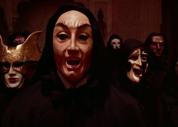 Pôster destaque de homens mascarados em De Olhos Bem Fechados