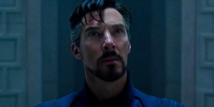 Pôster destaque de Doutor Estranho em Multiverso da Loucura