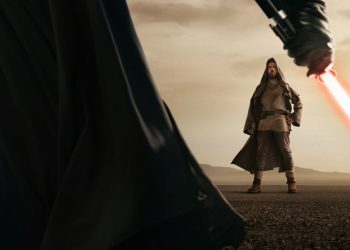 Vader com o sabre ligado encara Vader no que aparenta ser um deserto, imagem promocional de Obi-Wan Kenobi.