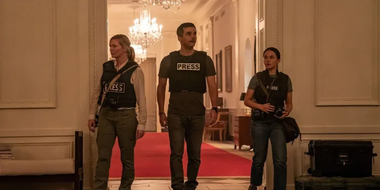 Dunts, Moura e Spaeny em cena/Divulgalção EW